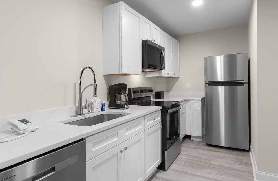 Condo, 2 Bedrooms, City View | Private kitchen