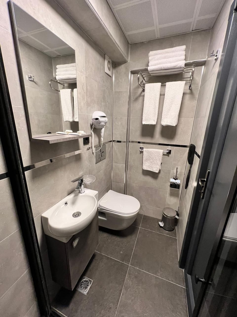 Family Quadruple Room | Bathroom | Shower, hair dryer, slippers, towels
