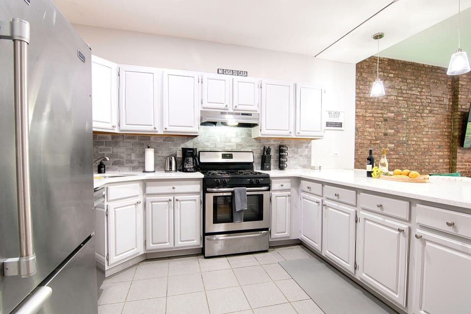 Full kitchen 