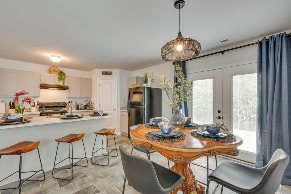 Kitchen & Dining Area | 1st Floor | Drip/Single-Serve Coffee Maker