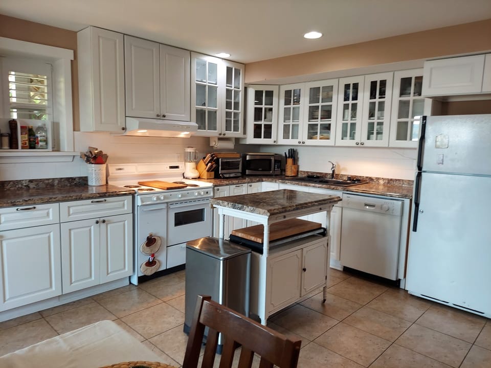 3rd View of kitchen