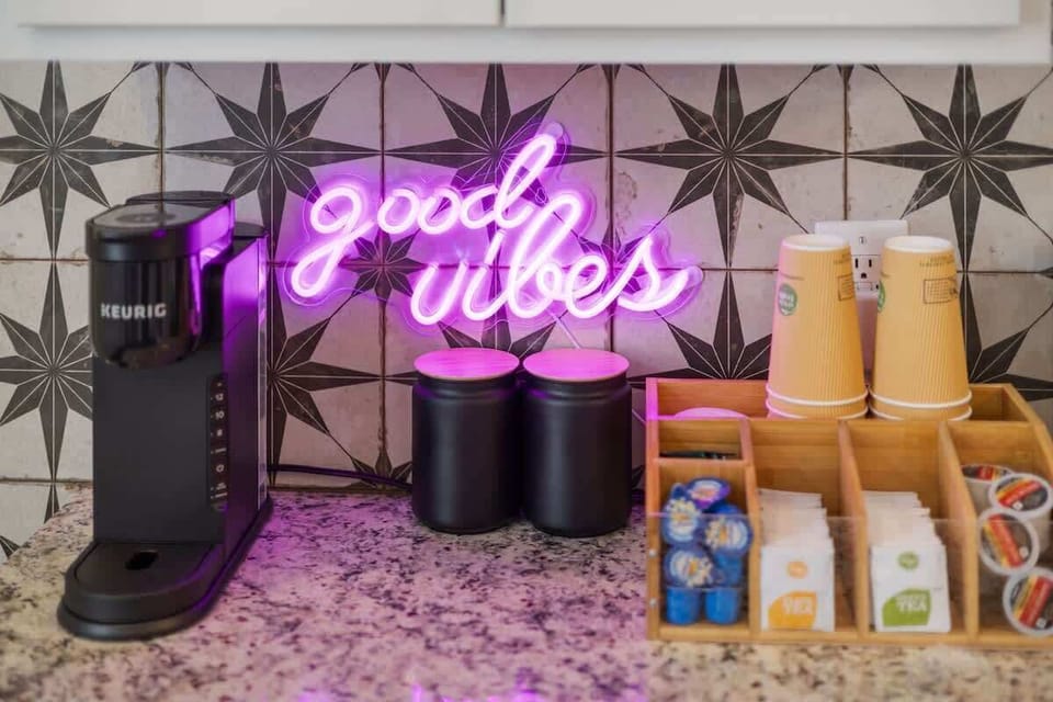 Coffee & Tea Station – Choose from our Keurig coffee maker with regular and decaf coffee pods, traditional coffee machine, or a selection of teas for a perfect start to your day.