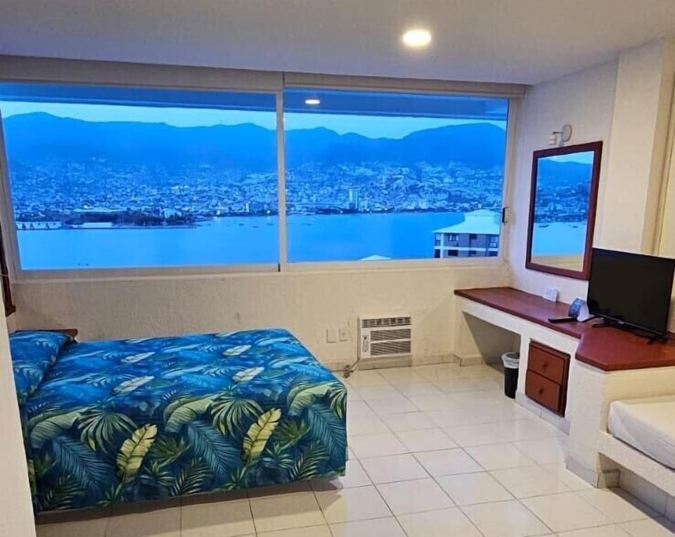 Standard Room, Sea View | 1 bedroom, iron/ironing board, free WiFi