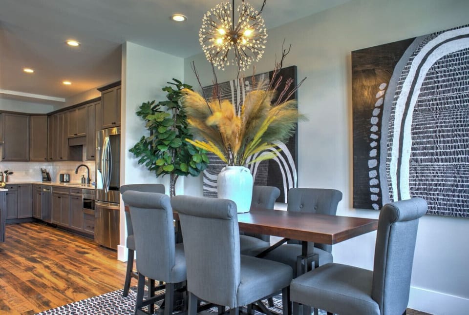 Additional Kitchen and Dining Room Pic