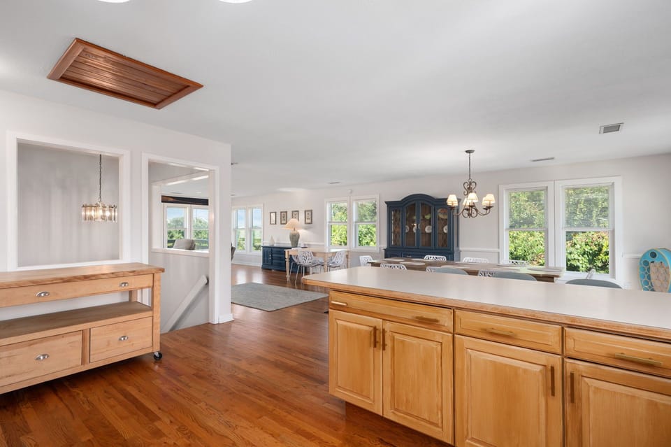 DK207: The Big Sea | TL Kitchen Area, Sun Room Access