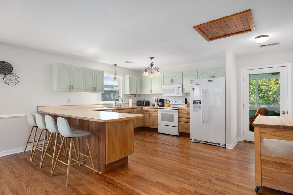DK207: The Big Sea | TL Kitchen Area, Sun Room Access