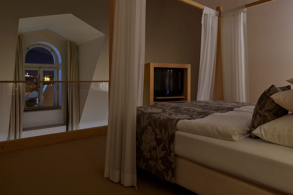 Skyloft Junior Suite | Hypo-allergenic bedding, Select Comfort beds, minibar, in-room safe