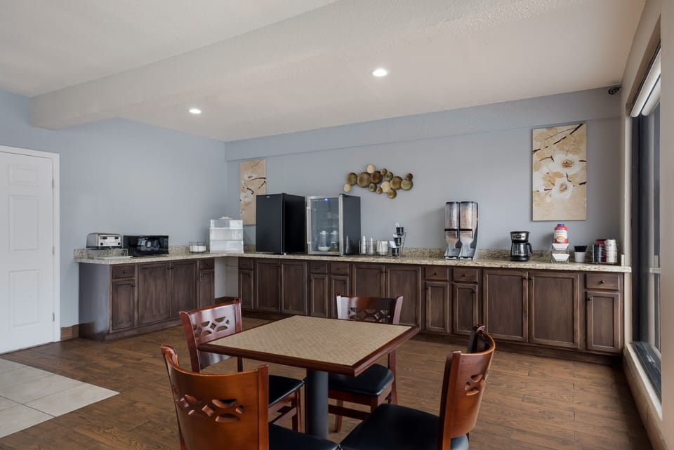 Free daily continental breakfast
