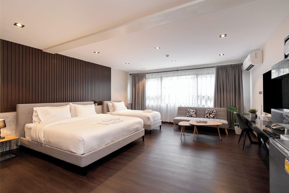 Family Room | Desk, free WiFi, bed sheets