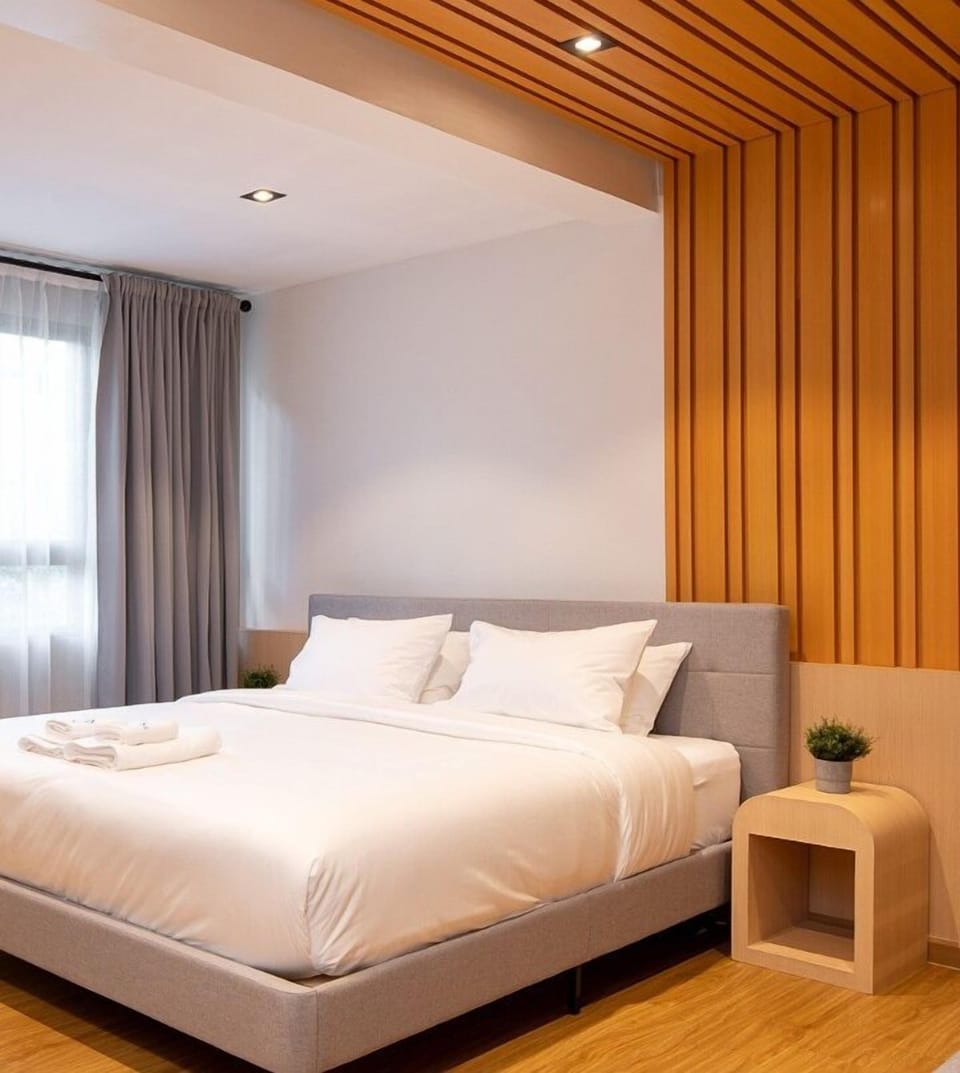 Deluxe Room | Desk, free WiFi, bed sheets