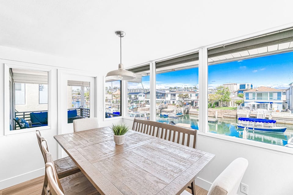 The bar height dining table w/ seating for 8 offers gorgeous bay views.
                