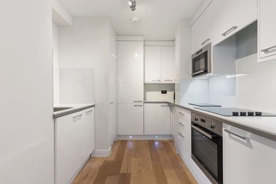 102 Rochester Row SW1P-10