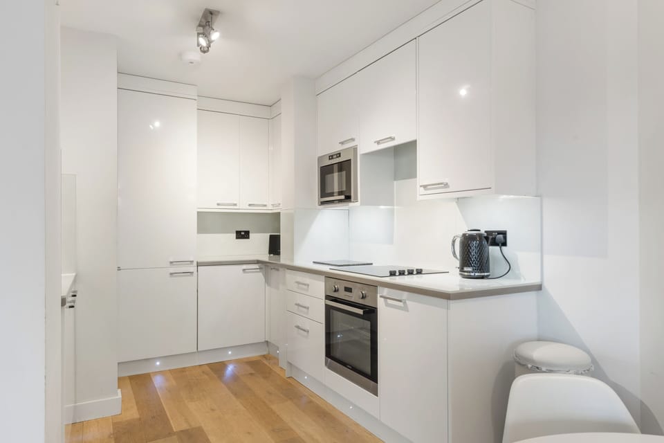 102 Rochester Row SW1P-9