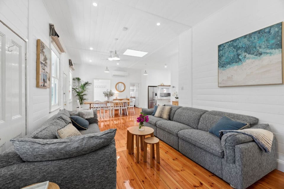 Spacious lounge dinning area