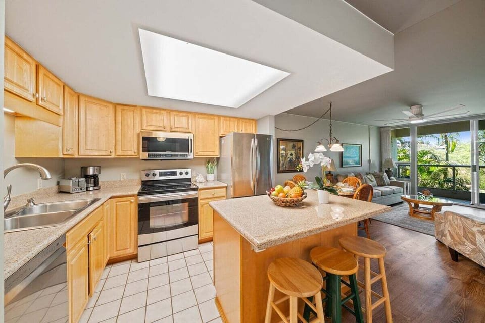 Kitchen island with bar stools, prefect for quick breakfast
