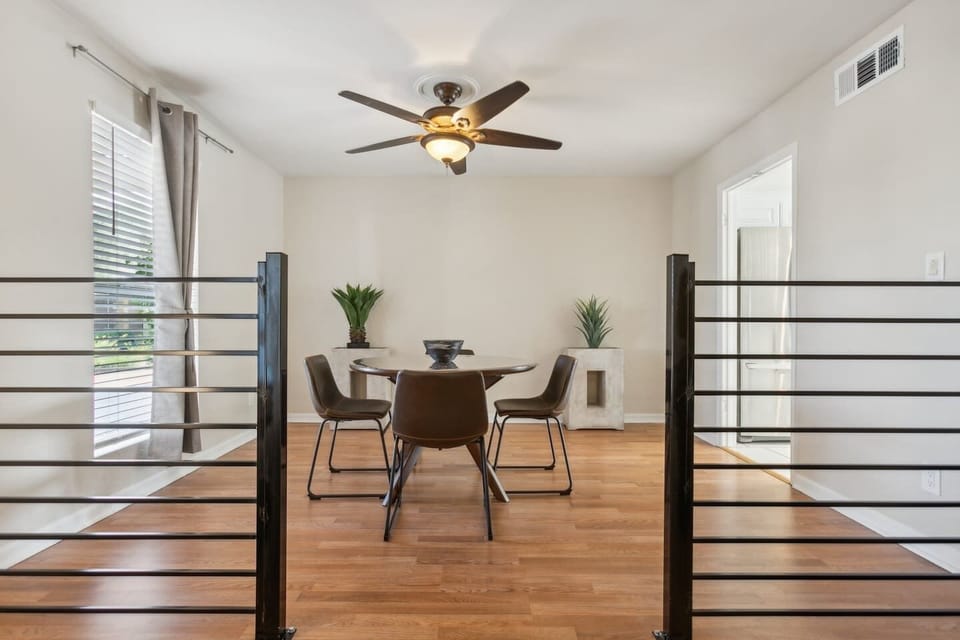 Front Room/Breakfast Nook