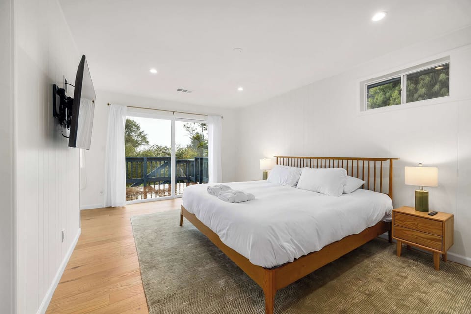 Primary Bedroom - King bed