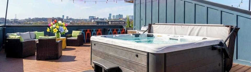 Experience Nashville from this rooftop oasis! With skyline views, a hot tub, and cozy seating, it’s perfect for bachelorette parties, family reunions, or corporate retreats. Relax under the stars and make unforgettable memories. Book your getaway today!