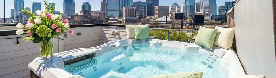 Unwind at Safari Haus in Nashville! Enjoy skyline views from the hot tub, perfect for bachelorette parties or family reunions. This stylish downtown retreat is ideal for large groups. Book now for an elevated Nashville getaway!