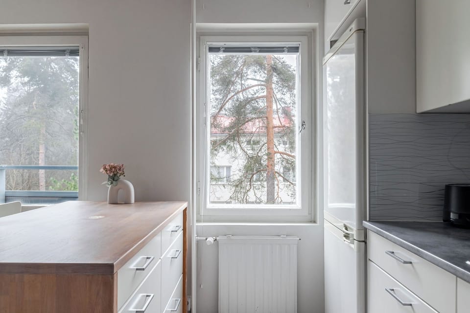 Comfort Apartment, City View | Private kitchen | Coffee/tea maker, electric kettle, toaster, highchair