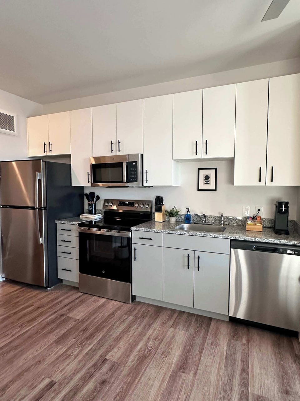Featuring stainless steel appliances, ample cabinet space, and all the essentials you need to cook and enjoy meals during your stay. A perfect blend of style and functionality!