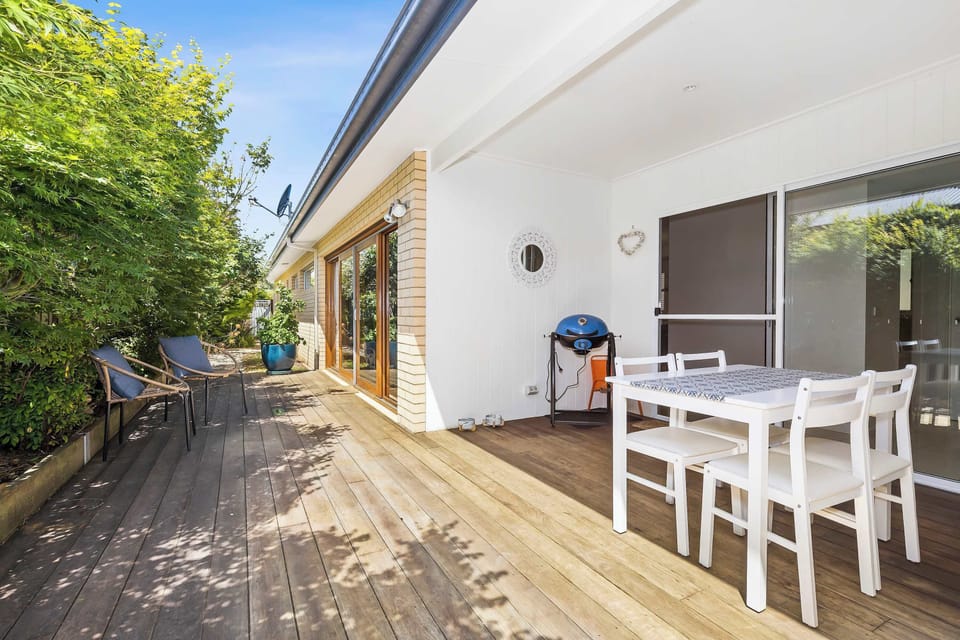 Step outside to the entertaining deck and fire up the electric BBQ for alfresco dining in the private, landscaped backyard