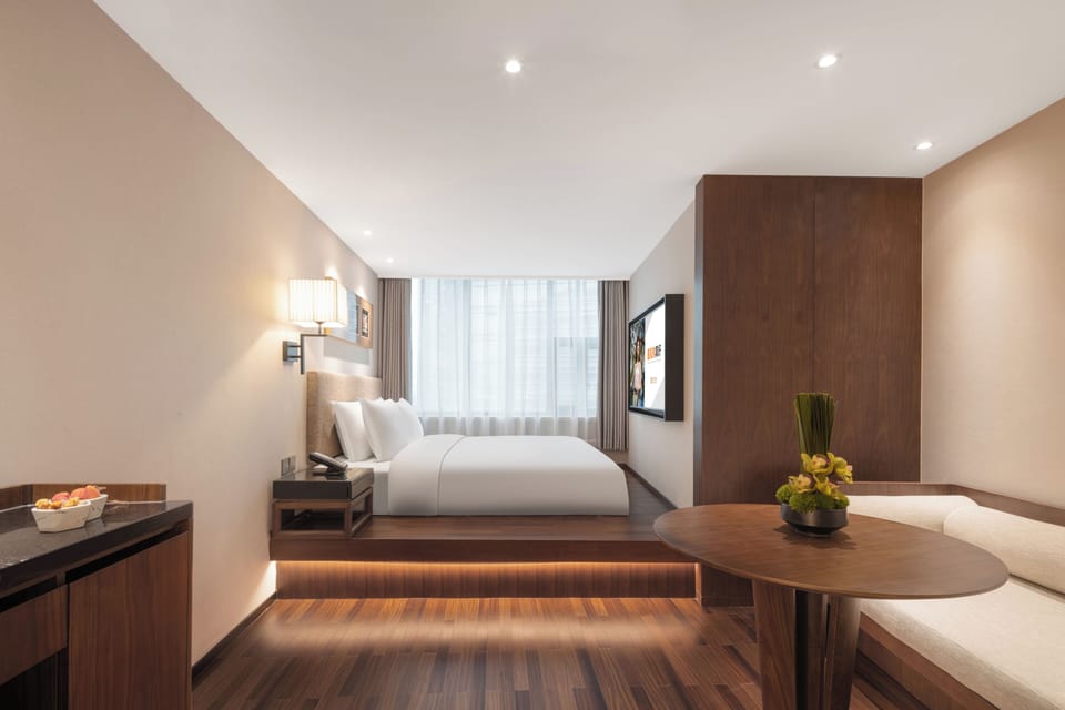 Single King Room | Down comforters, minibar, soundproofing, cribs (free)