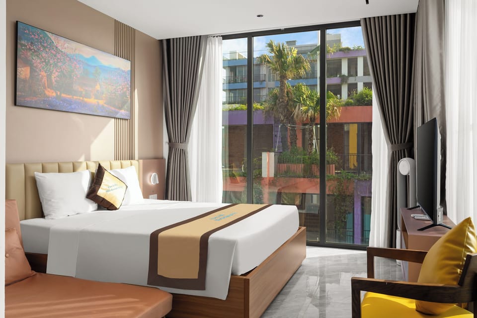 Deluxe Villa | Desk, blackout drapes, soundproofing, free WiFi