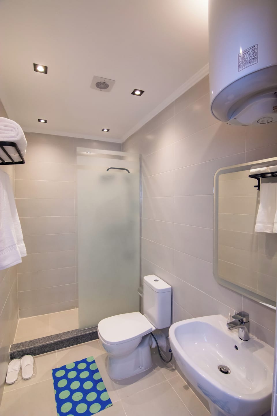 Superior Twin Room, pyramids View | Bathroom | Slippers, soap, shampoo, toilet paper