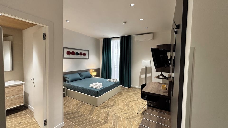 Deluxe Room, Balcony | Desk, laptop workspace, blackout drapes, soundproofing
