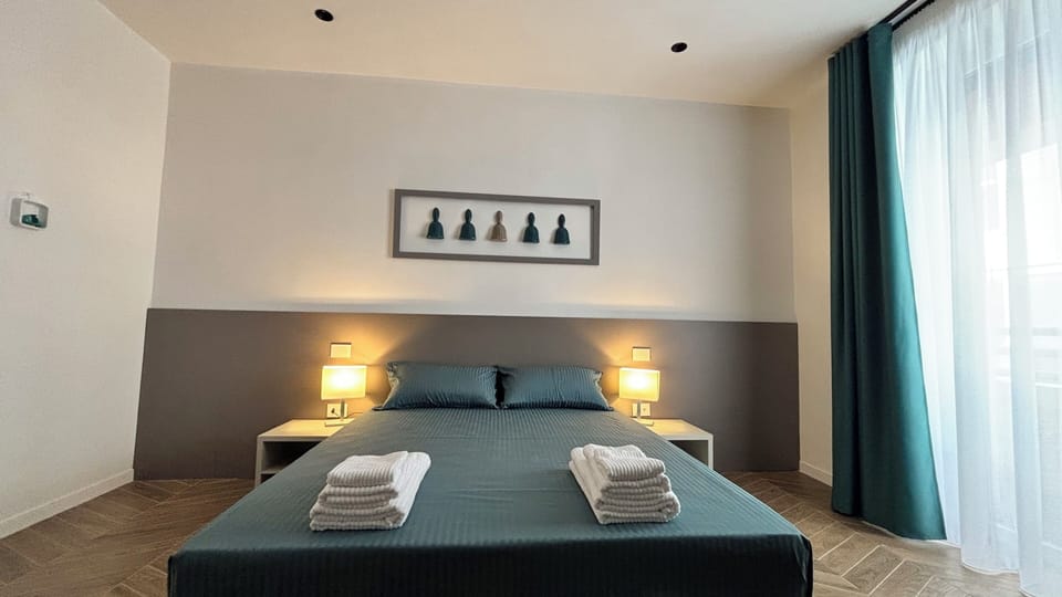 Comfort Room, Balcony | Desk, laptop workspace, blackout drapes, soundproofing