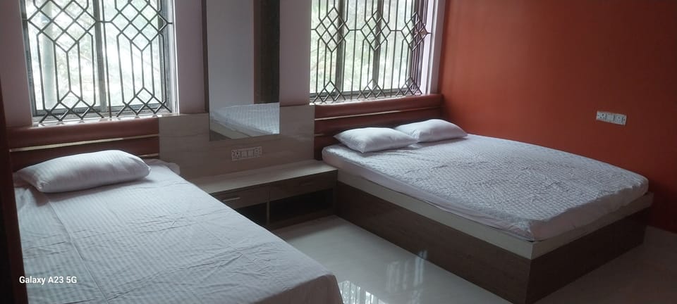 Standard Triple Room | Desk, iron/ironing board, free WiFi, bed sheets