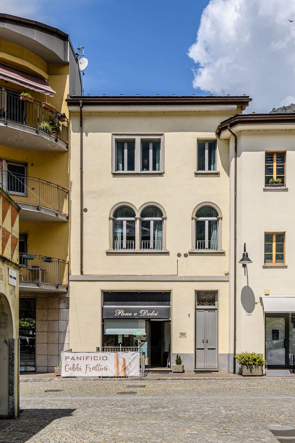 Facade/entrance
