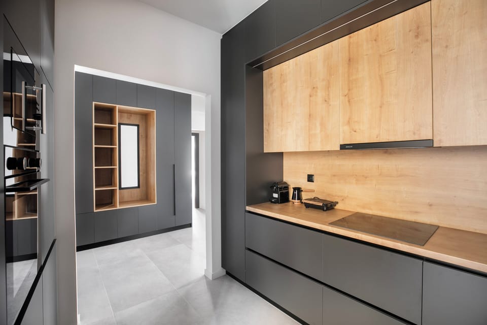 Luxury Apartment, 2 Bedrooms, Non Smoking, City View | Private kitchen | Full-size fridge, microwave, oven, stovetop