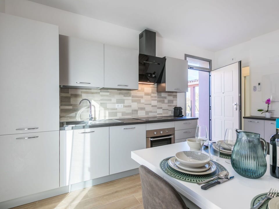 Countertop, Kitchen Appliance, Kitchen, Major Appliance, Interior Design, Flooring, Cabinetry, Furniture, Floor, Sink