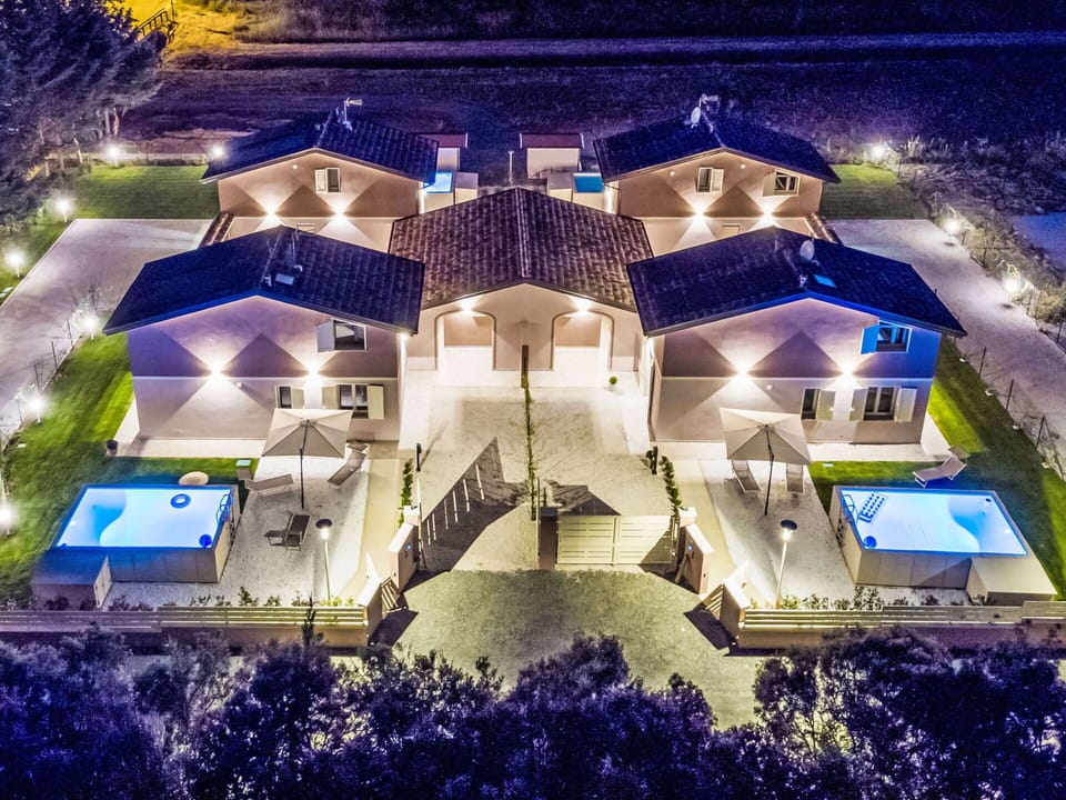 Wood, House, Cottage, Home, Swimming Pool, Porch, Door, Resort, Shade, Estate