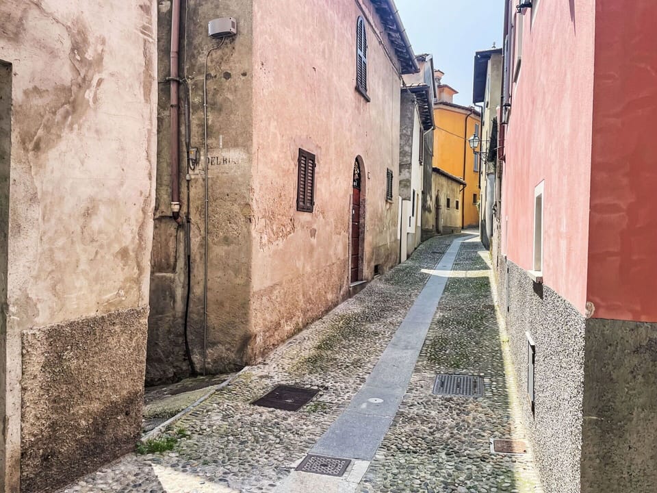 Wall, Alley, Road Surface, Road, Street, Flooring, Neighbourhood, Cobblestone, Concrete, Walkway