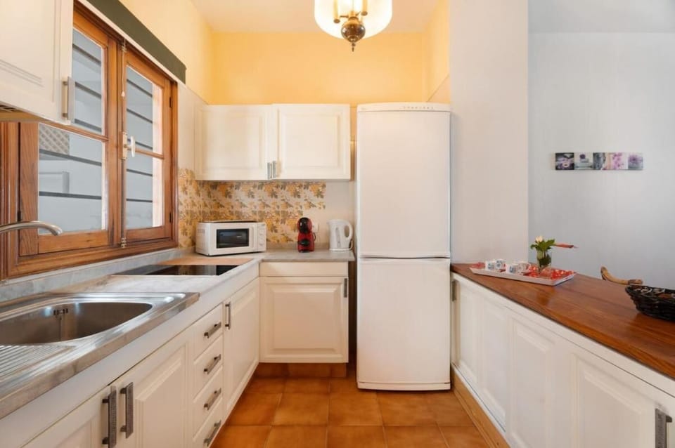 Apartment, 2 Bedrooms, Accessible, Smoking | Interior