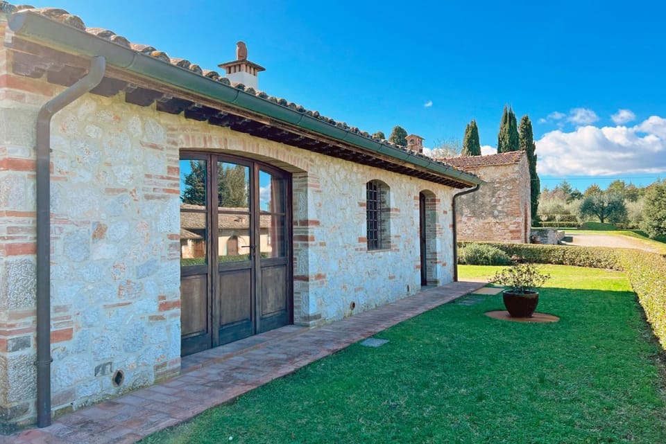 The independent Capannina on the Tuscan hills Cottage in Colle di Val d Elsa
