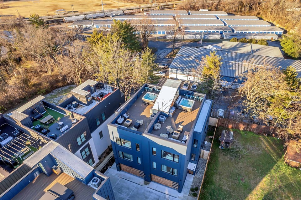 House | 8 bedrooms, high-speed internet