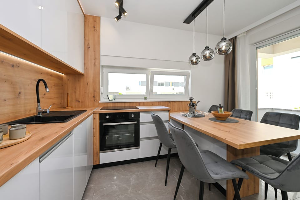 Deluxe Apartment, 3 Bedrooms, Private Pool, Pool View | Private kitchen | Full-size fridge, microwave, oven, stovetop