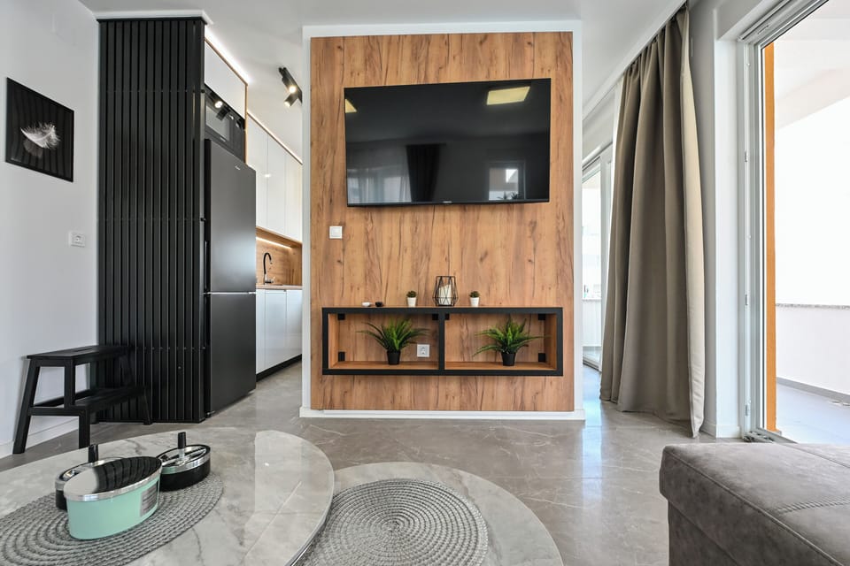 Deluxe Apartment, 3 Bedrooms, Private Pool, Pool View | Living area | 32-inch TV with digital channels