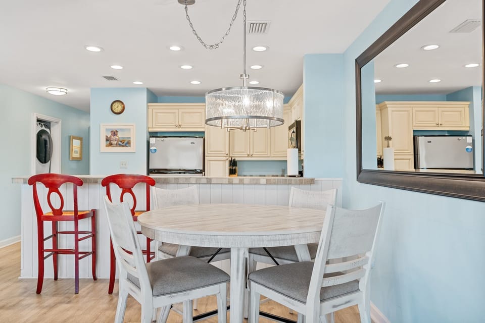 123 S. Driftwood Bay