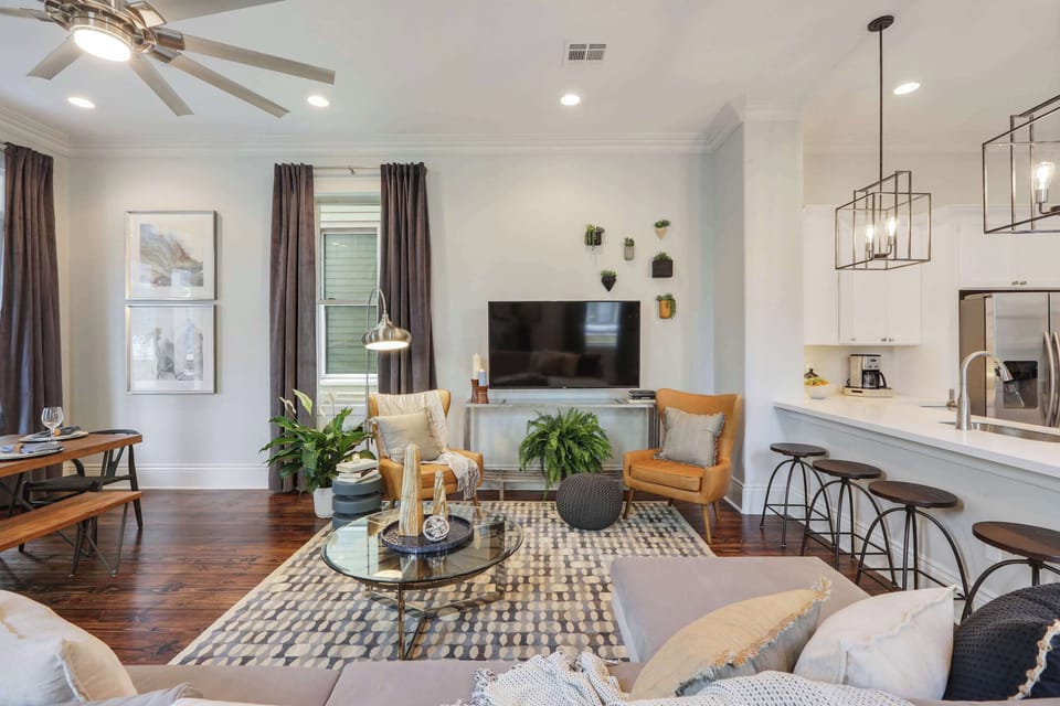 Living Room | Open-Concept Layout | Comfortable Seating 