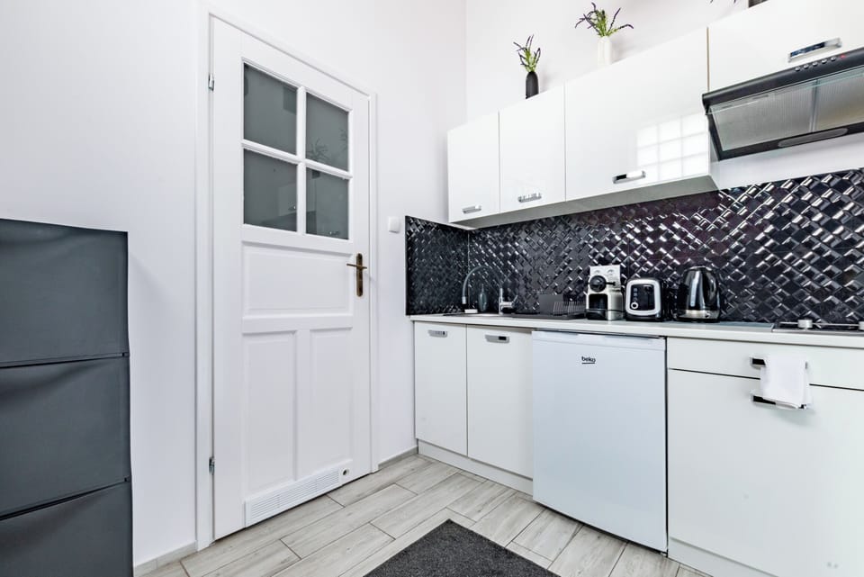 Wawel Castle Apartment | Private kitchen | Electric kettle, toaster, highchair