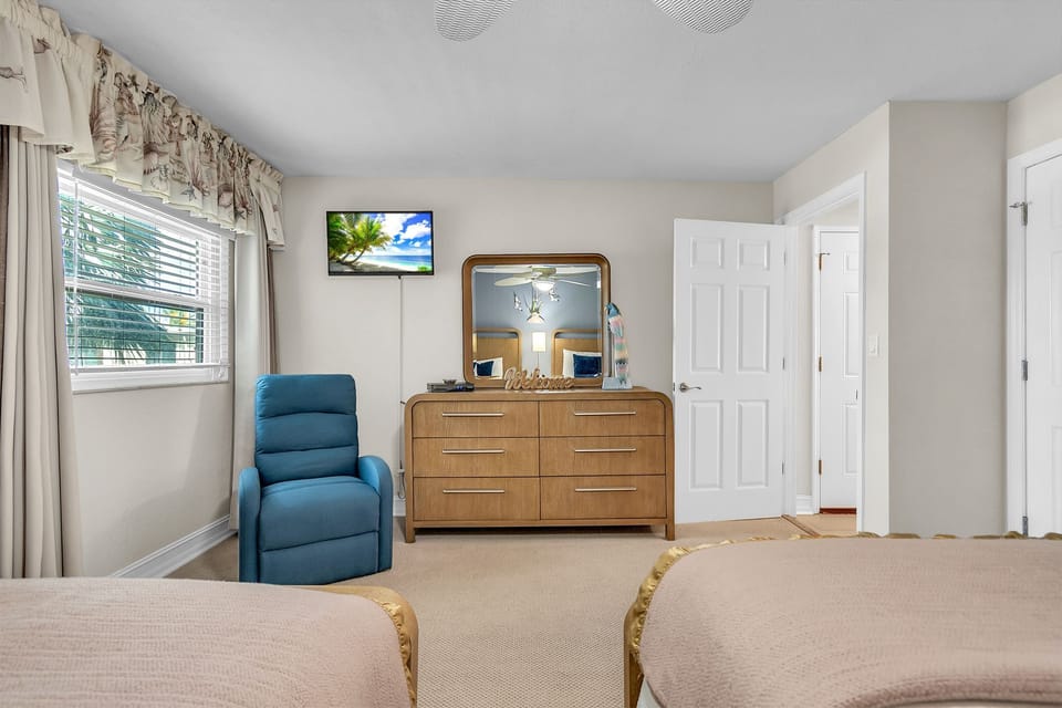 Bedroom with 2 Queen Beds and TV