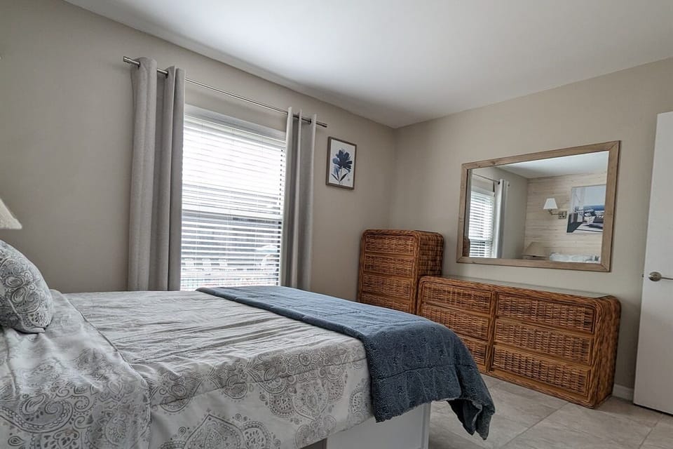 Guest Room with Queen Bed