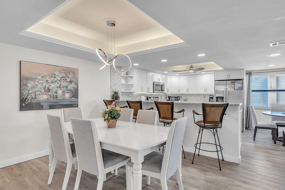 Dining Table and Extra Counter Seating - Room for Everyone!