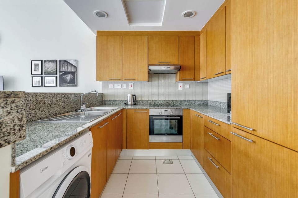 Superior Studio Suite, Balcony | Private kitchen | Electric kettle