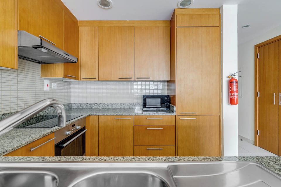 Superior Studio Suite, Balcony | Private kitchen | Electric kettle
